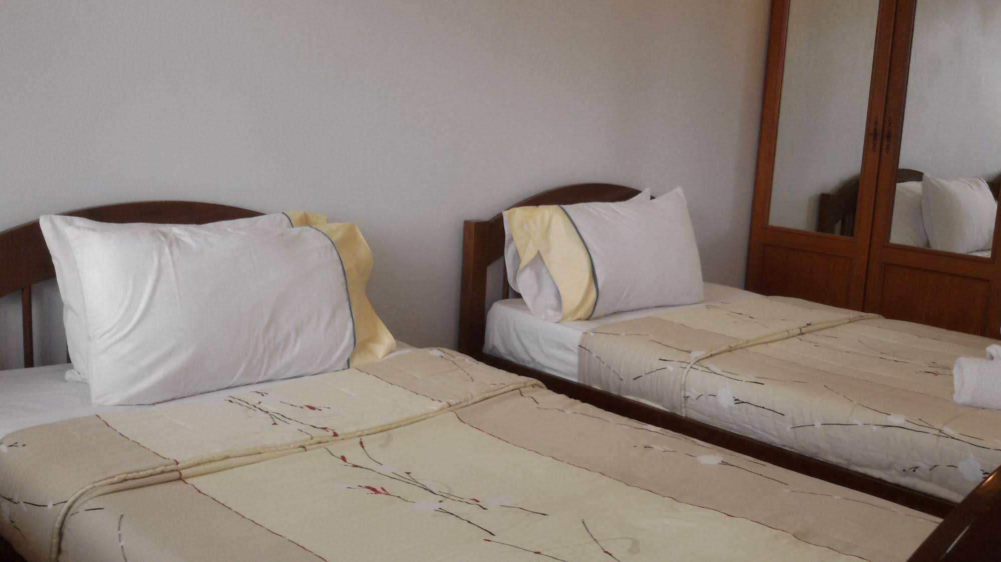 Your House 3 Guest House Чиангмай Экстерьер фото